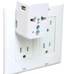 KIKKERLAND Universal Travel Adapter